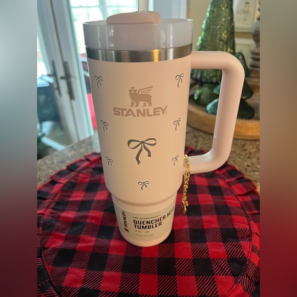 NWT Stanley Rose Quartz 30 oz Tumbler with Bow Design & Charm - Picture 2 of 9